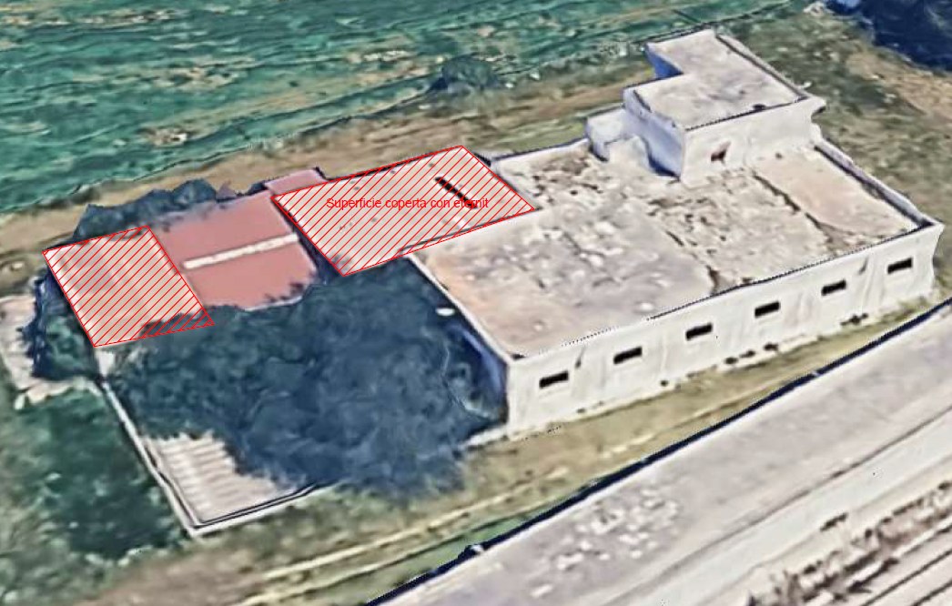Vista aerea dello stabilimento con le superfici in eternit individuate